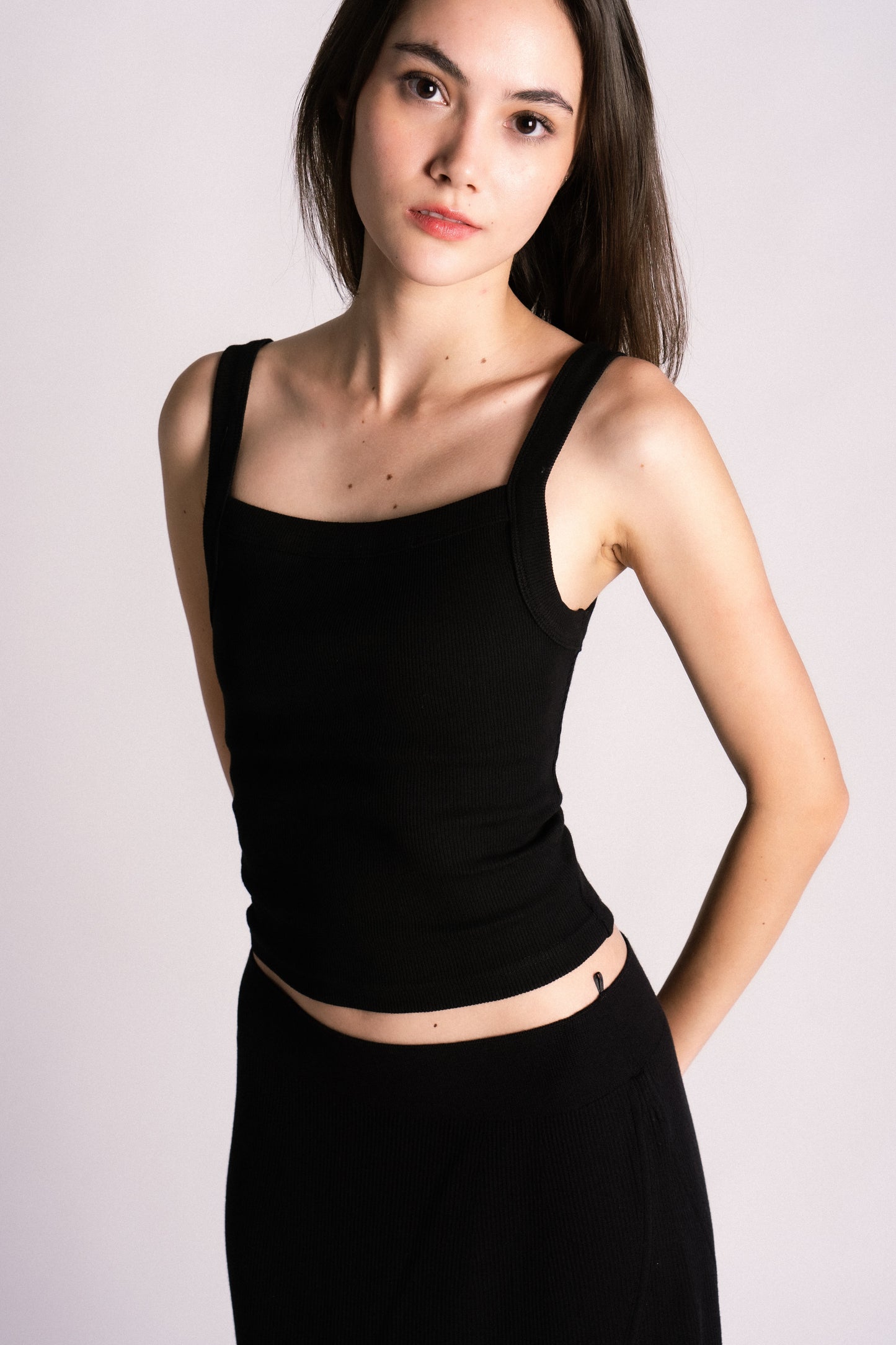 thick ribbed scoop tank top black